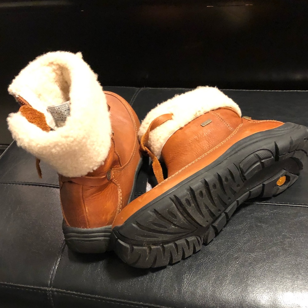Uggs women’s boots size 9